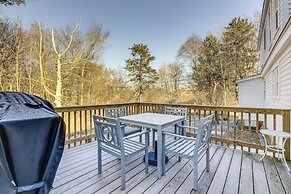 3 Mi to Dtwn: Mystic Getaway w/ Deck & Grill!