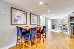 3 Mi to Dtwn: Mystic Getaway w/ Deck & Grill!