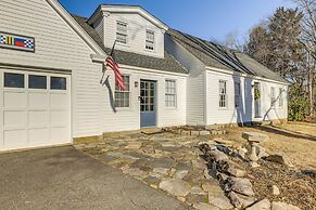 3 Mi to Dtwn: Mystic Getaway w/ Deck & Grill!