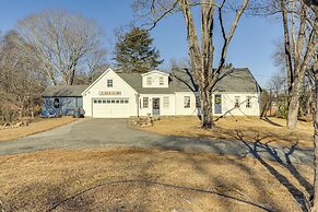 3 Mi to Dtwn: Mystic Getaway w/ Deck & Grill!