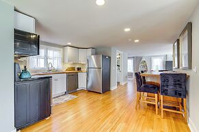 3 Mi to Dtwn: Mystic Getaway w/ Deck & Grill!