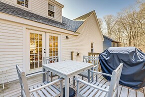 3 Mi to Dtwn: Mystic Getaway w/ Deck & Grill!