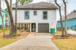 < 1 Mi to Boat Ramp: Waterfront Lake Conroe Home!