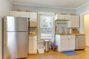 1 Mi to Ocmulgee Mounds: Charming Home w/ Yard!