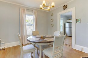 1 Mi to Ocmulgee Mounds: Charming Home w/ Yard!