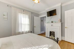 1 Mi to Ocmulgee Mounds: Charming Home w/ Yard!