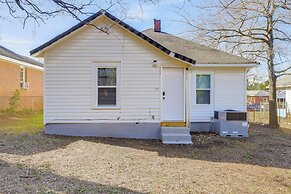 1 Mi to Ocmulgee Mounds: Charming Home w/ Yard!