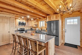 Mountain Cabin Near Trails, Skiing & Yellowstone 3 Bedroom Cabin