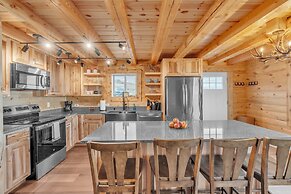 Mountain Cabin Near Trails, Skiing & Yellowstone 3 Bedroom Cabin