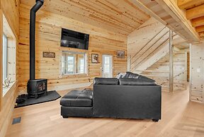 Mountain Cabin Near Trails, Skiing & Yellowstone 3 Bedroom Cabin