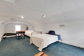 Ponderosa Off The Beaten Path 5 Bedroom Farmhouse