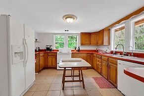 Ponderosa Off The Beaten Path 5 Bedroom Farmhouse