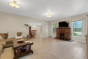 Ponderosa Off The Beaten Path 5 Bedroom Farmhouse