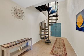 Ponderosa Off The Beaten Path 5 Bedroom Farmhouse