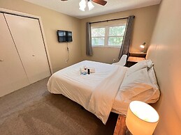 Charming Room Rentals in Southern Lakeland: Central & Cozy