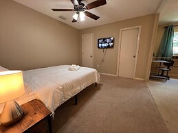 Charming Room Rentals in Southern Lakeland: Central & Cozy