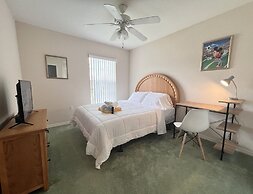 Cozy Davenport Rooms Near Posner Park Shopping & Dining