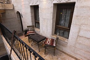 Memory Cave House