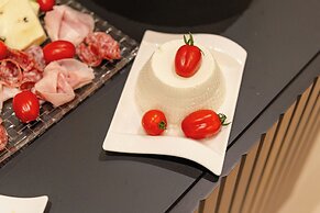 Hera rooms and suites