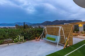 White Cycladic House With Jacuzzi