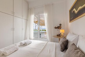 White Cycladic House With Jacuzzi