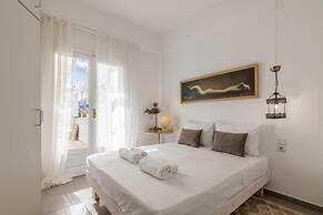 White Cycladic House With Jacuzzi