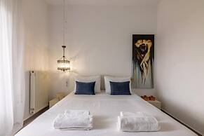 White Cycladic House With Jacuzzi