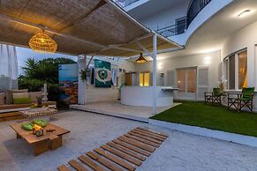 White Cycladic House With Jacuzzi