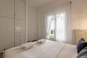 White Cycladic House With Jacuzzi