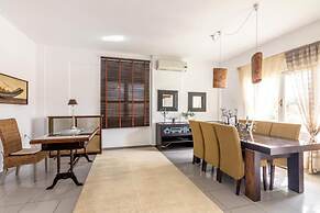 White Cycladic House With Jacuzzi