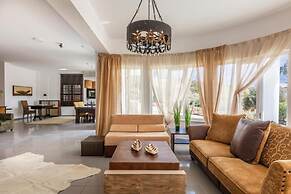 White Cycladic House With Jacuzzi