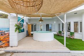 White Cycladic House With Jacuzzi