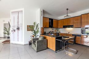 White Cycladic House With Jacuzzi