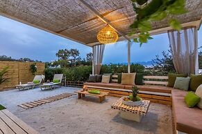 White Cycladic House With Jacuzzi