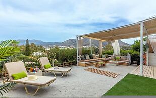 White Cycladic House With Jacuzzi