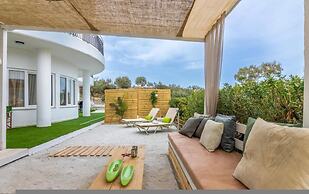 White Cycladic House With Jacuzzi