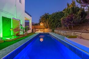 White House Chersonisos With Private Swimming Pool