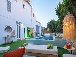 White House Chersonisos With Private Swimming Pool