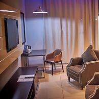 Tripod by Pedestal Hotel