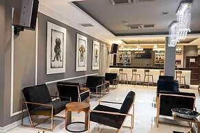 Tripod by Pedestal Hotel