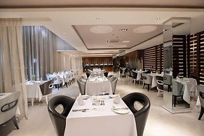 Tripod by Pedestal Hotel