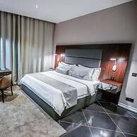 Tripod by Pedestal Hotel