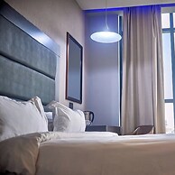 Tripod by Pedestal Hotel