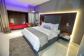 Tripod by Pedestal Hotel