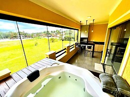 Jacuzzi Privativa com AC em Maresias