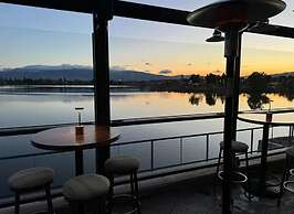 Amazing Water View w Jacuzzi Sky Lounge