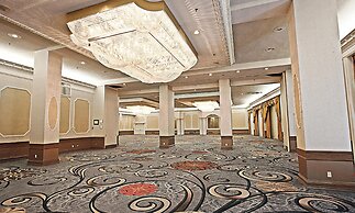 The Brock Niagara Falls Fallsview, Tapestry by Hilton