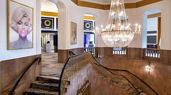 The Brock Niagara Falls Fallsview, Tapestry by Hilton