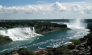 The Brock Niagara Falls Fallsview, Tapestry by Hilton