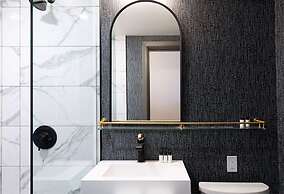 The Brock Niagara Falls Fallsview, Tapestry by Hilton